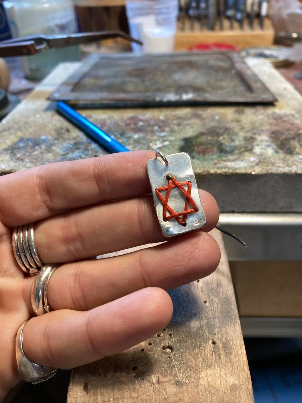 ⁦שרשרת דיסקית מגן דוד אדום⁩ – תמונה ⁦2⁩